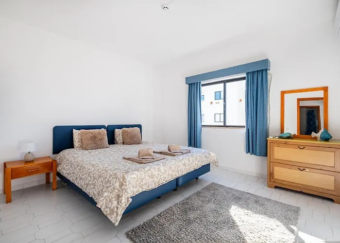 Cozy With Indoor Pool Appartement