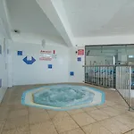 아파트 Cozy With Indoor Pool *
