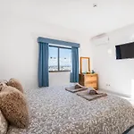 Cozy With Indoor Pool 알부페이라