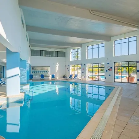 Cozy With Indoor Pool 아파트 알부페이라