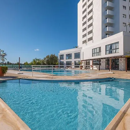 Cozy With Indoor Pool Apartment *