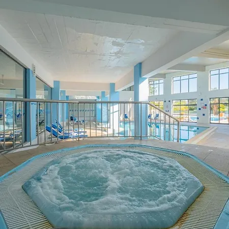 Apartment Cozy With Indoor Pool *