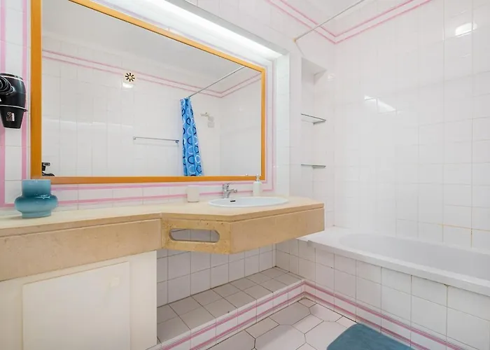 Apartament Cozy With Indoor Pool